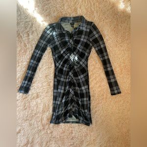 Rue 21 T shirt dress long sleeved the material is thin so I’d be careful.